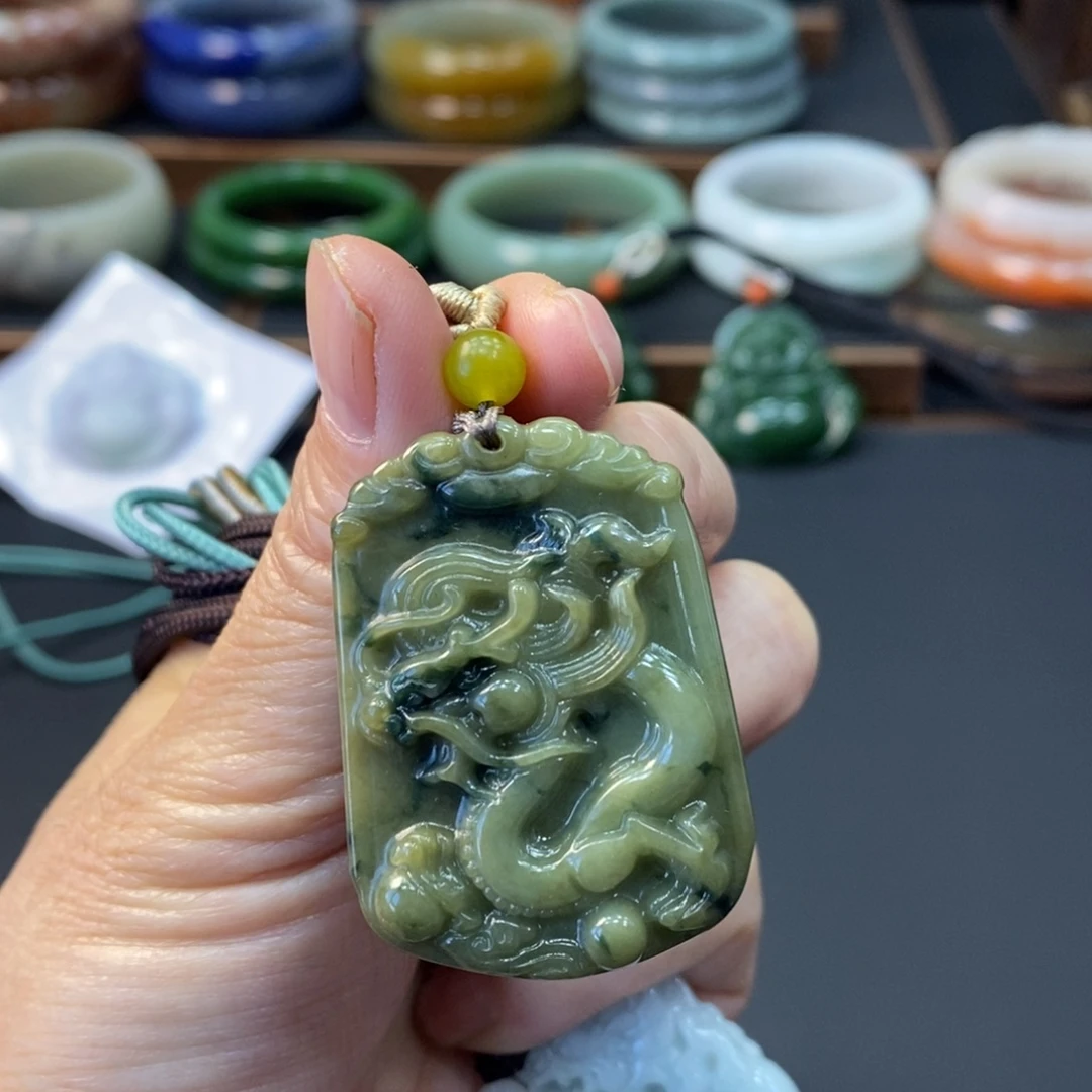 翡翠未镶嵌颈饰龙吊坠