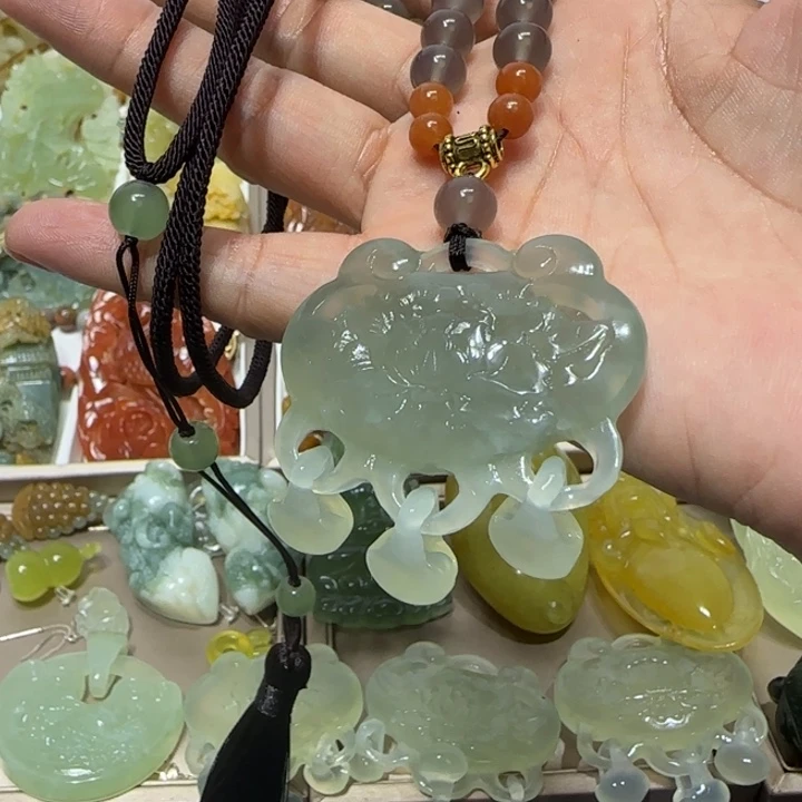 蛇纹石玉吊坠未镶嵌