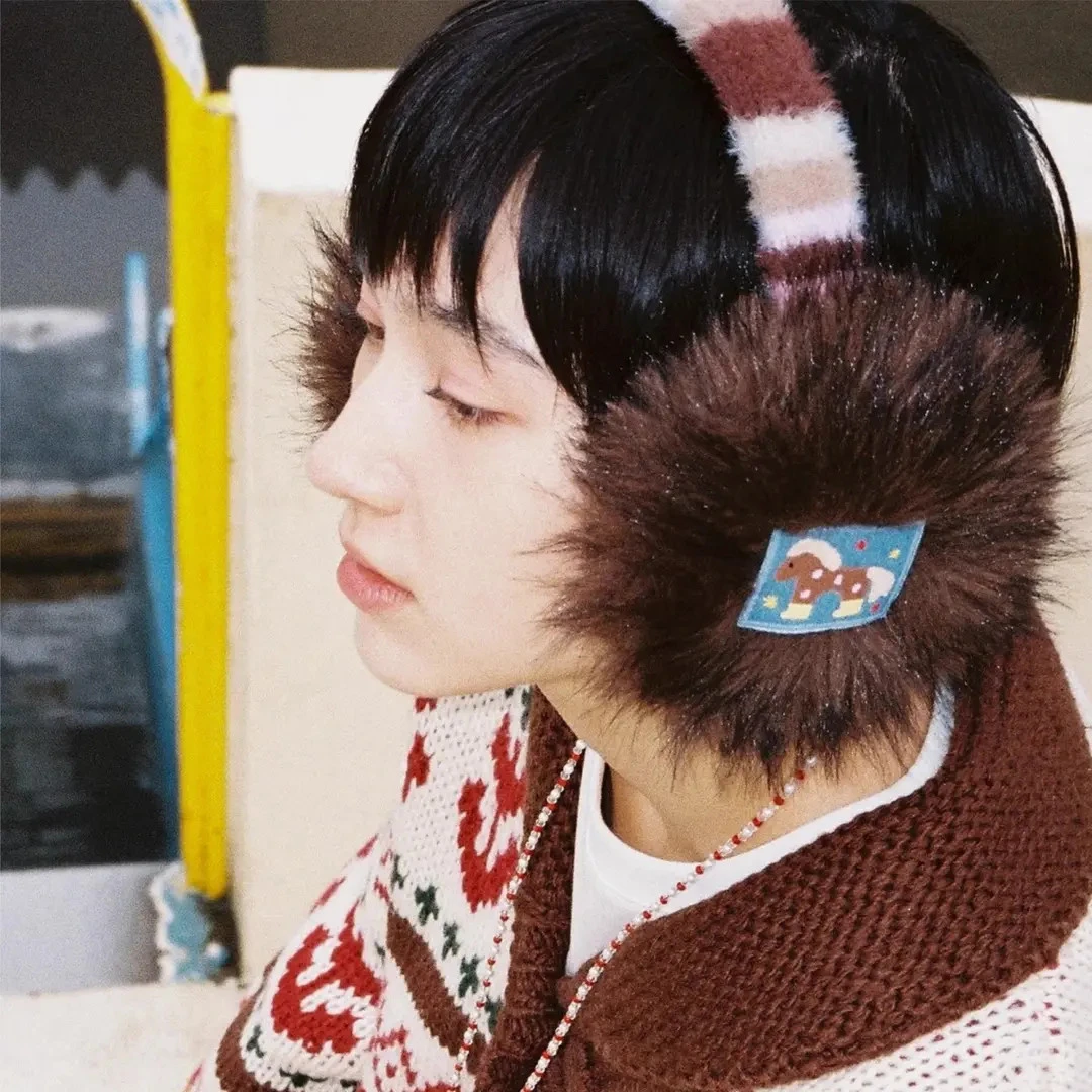 百搭折叠手办可爱毛绒罩