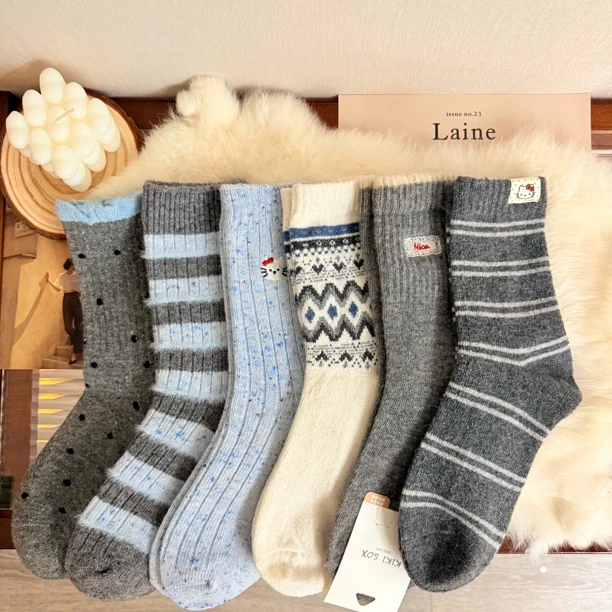 【森林来信】蓝灰色系中筒袜也太美了！真的无法拒绝~简单干净百搭！