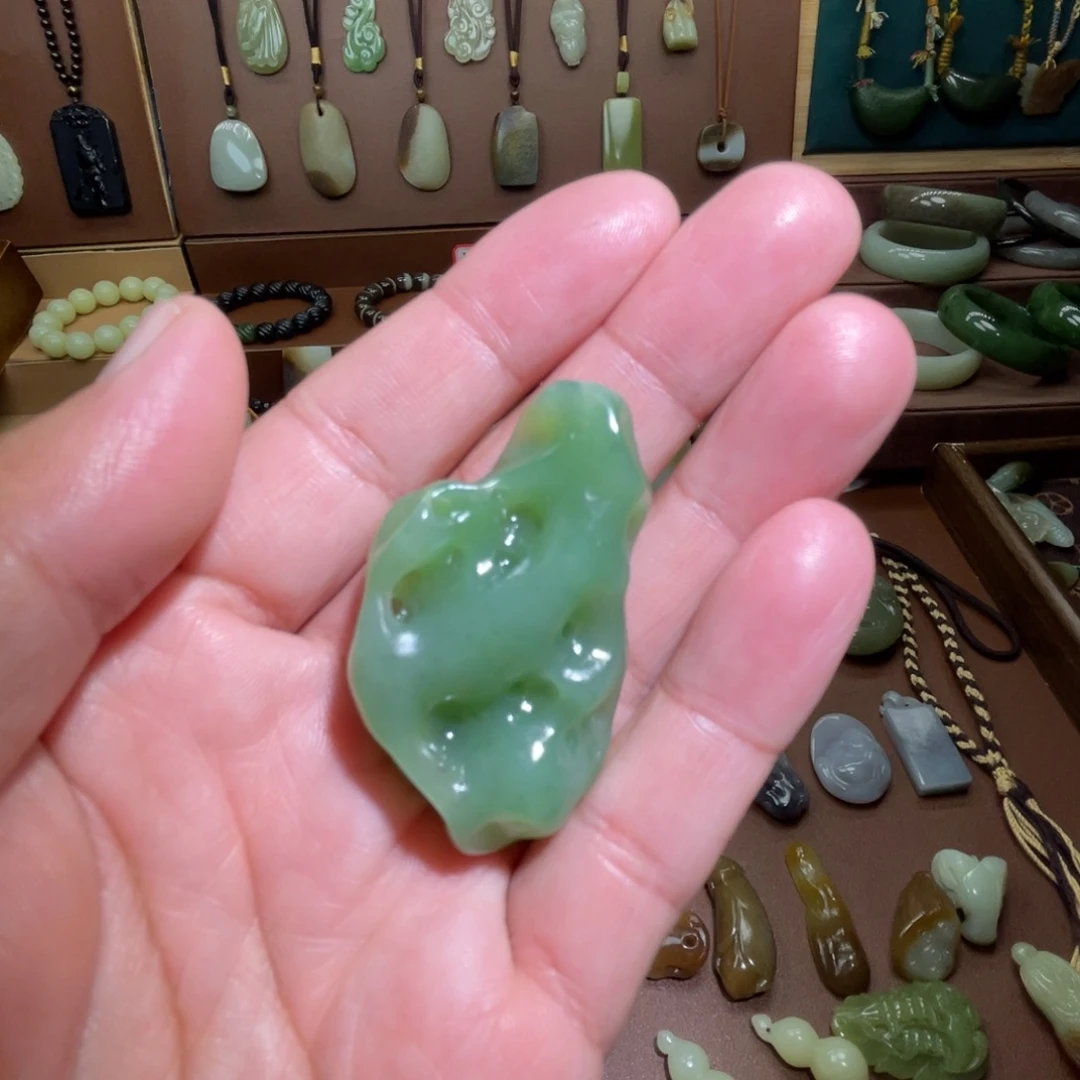 泰***拳和田玉未镶嵌颈饰