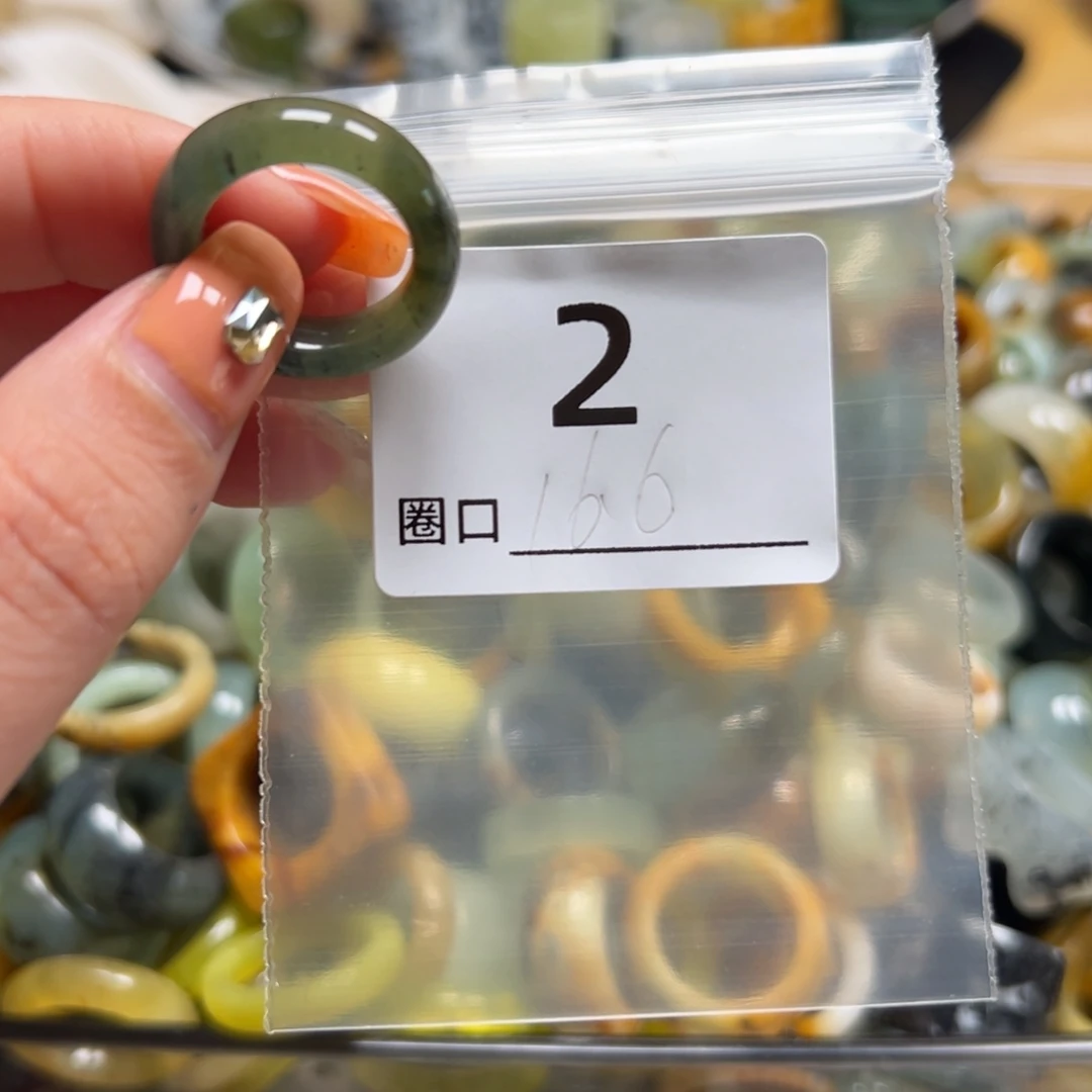 老***手蛇纹石玉未镶嵌戒指