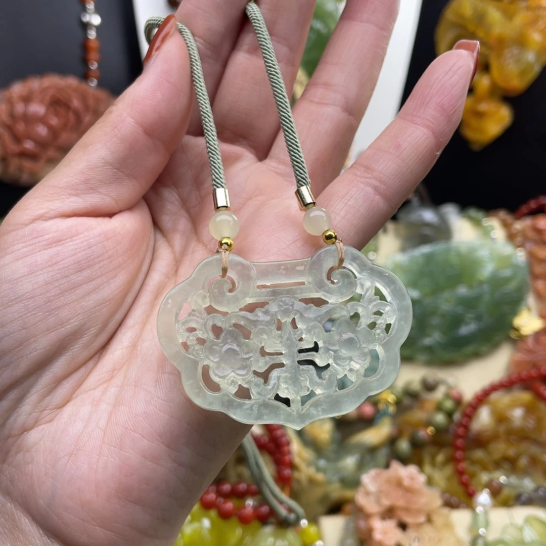未镶嵌蛇纹石玉颈饰