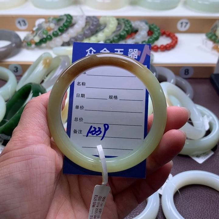 和田玉未镶嵌手镯