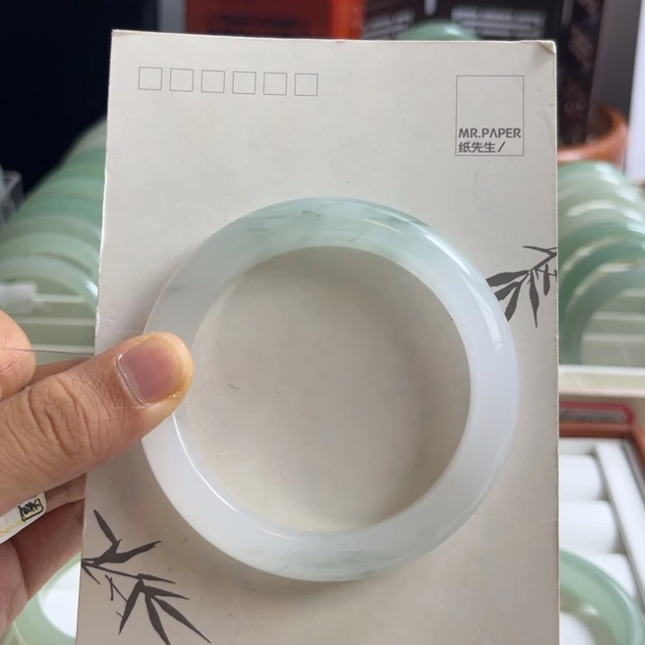 未镶嵌手镯石英质玉