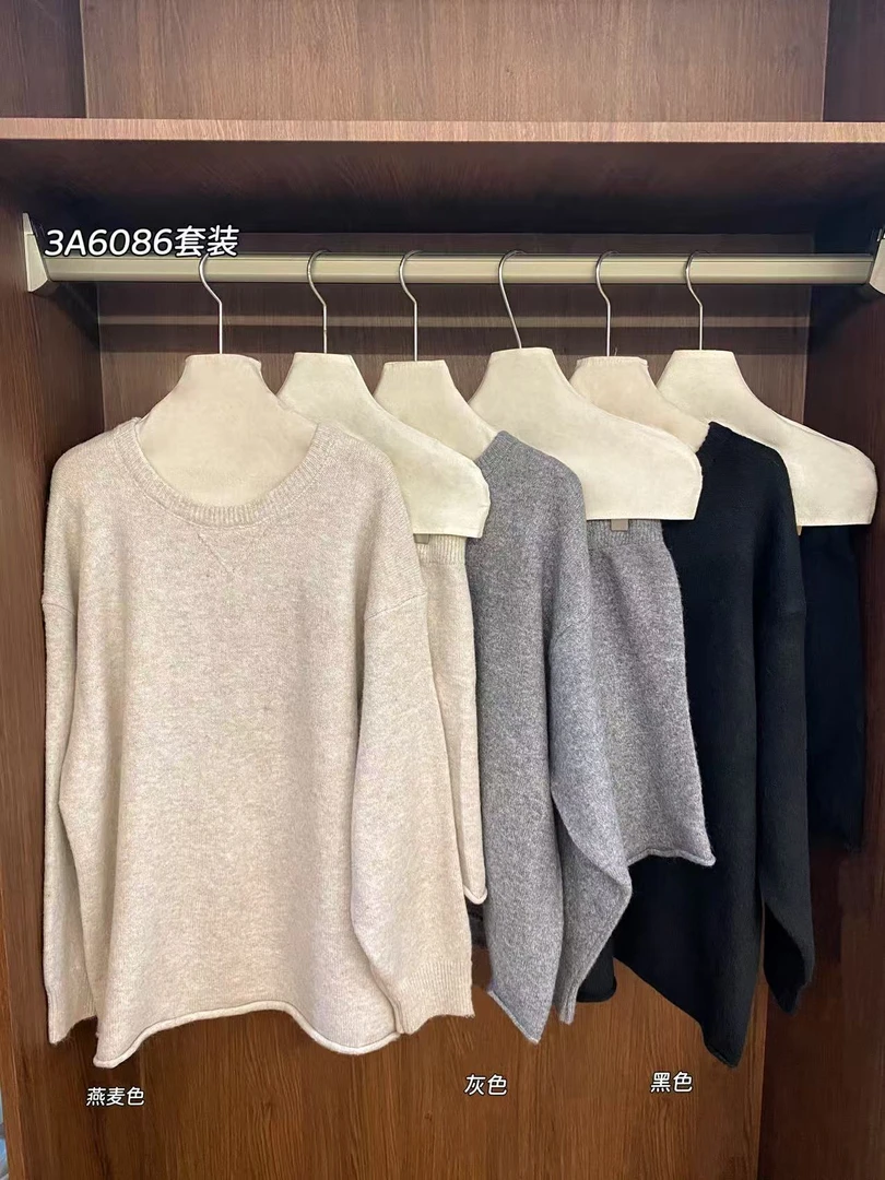 鑫燃KIKI 韩系慵懒毛衣百搭短裤套装 3A6086 IW