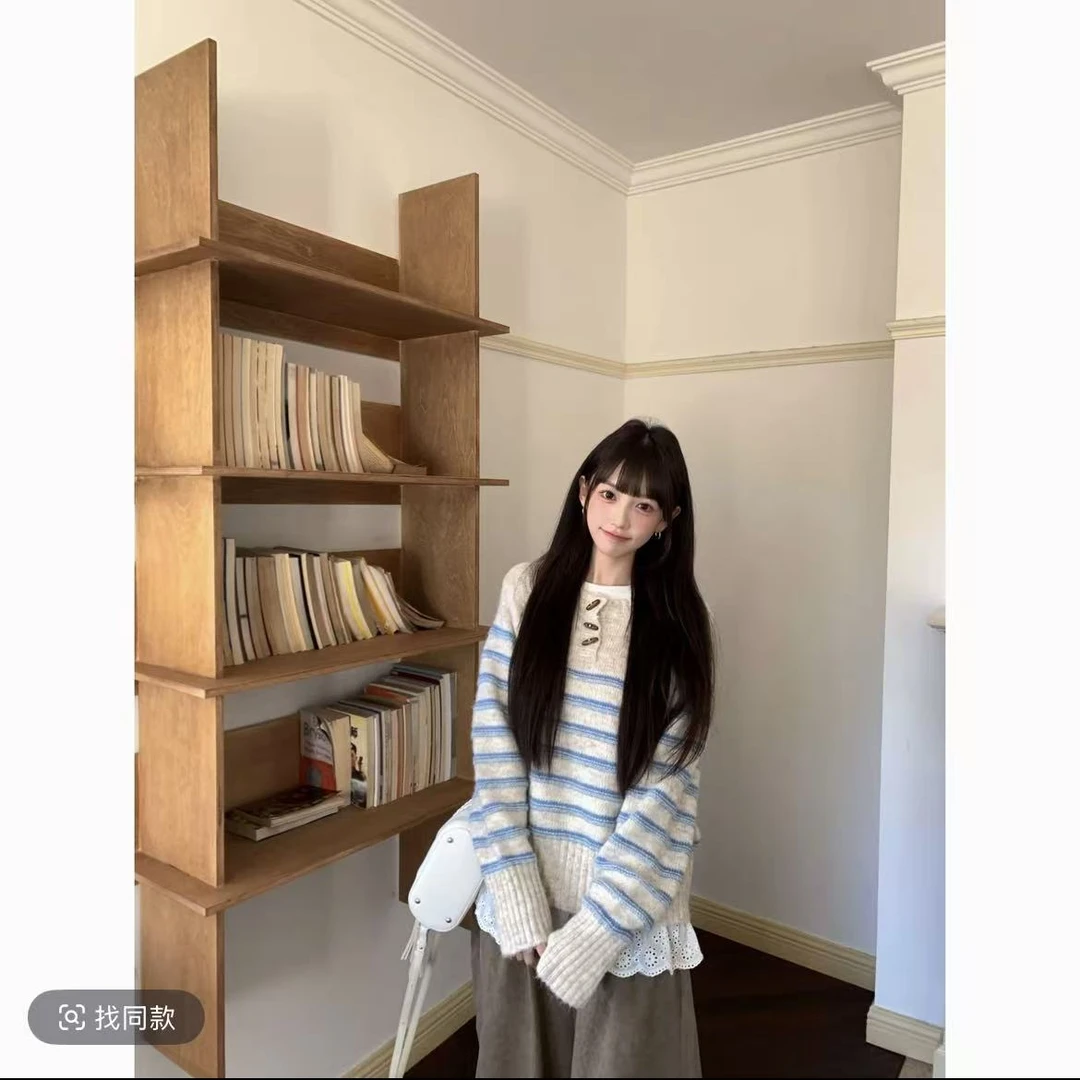 慵懒风圆领撞色条纹针织衫女复古牛角扣款毛衣冬2025新款