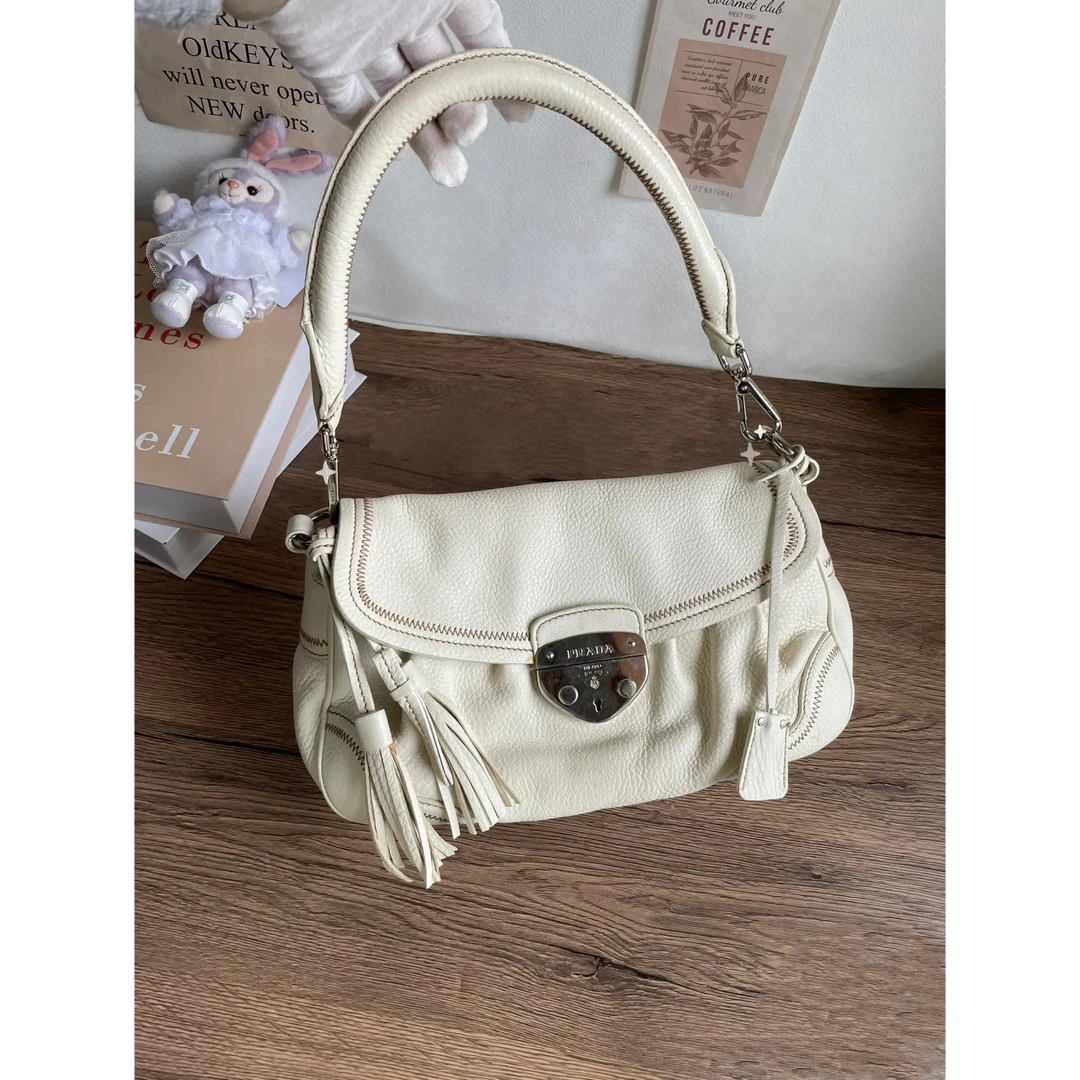 95新 Prada/普拉达 白色流苏全皮猪鼻口单肩包