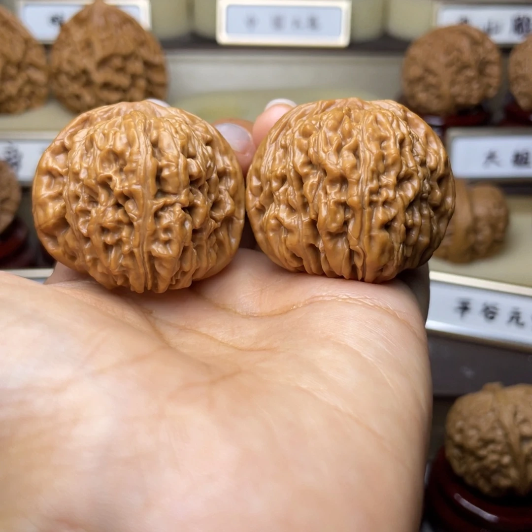 文玩核桃把件四座楼38左右