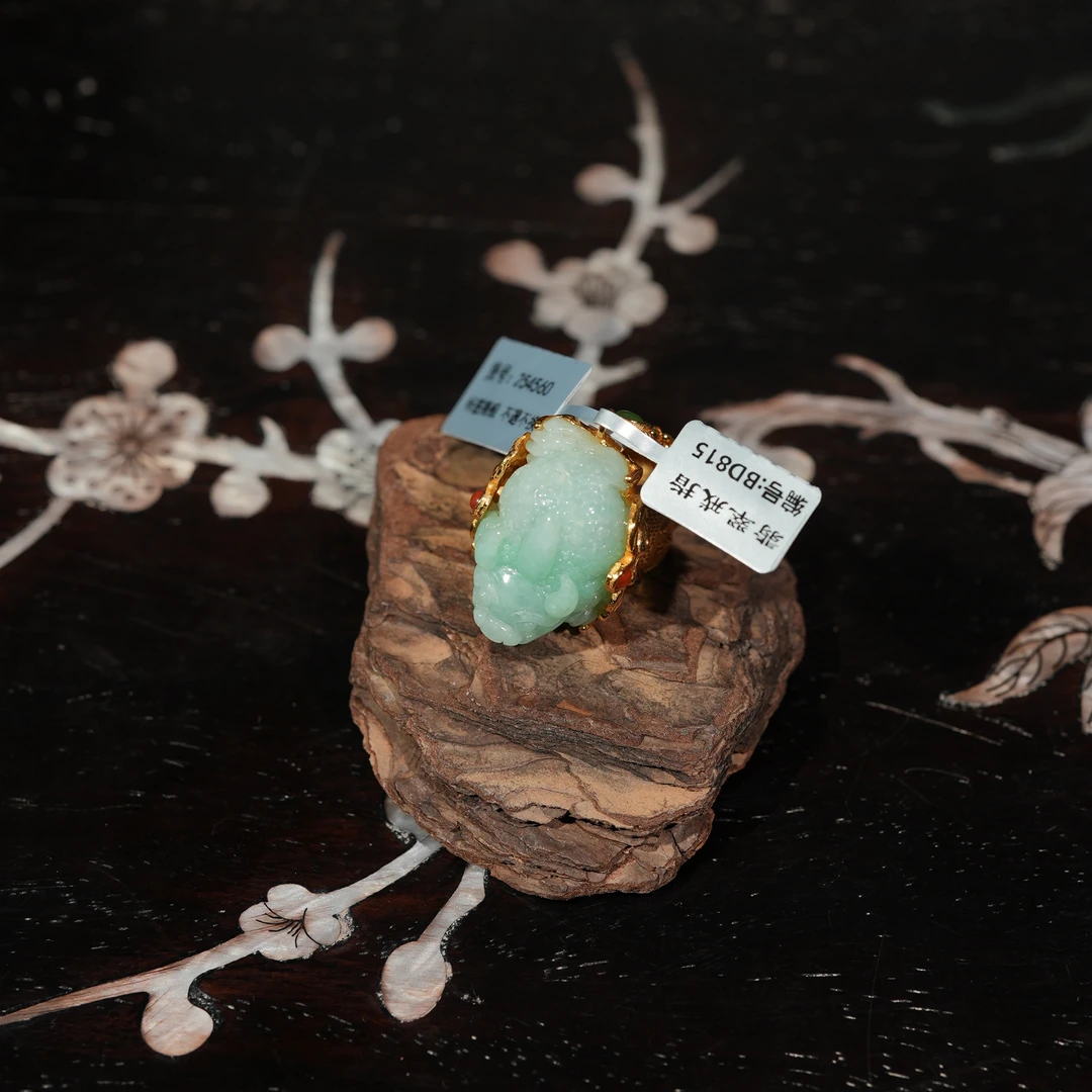 1.9香港王老板-翡翠镶嵌戒指ka147