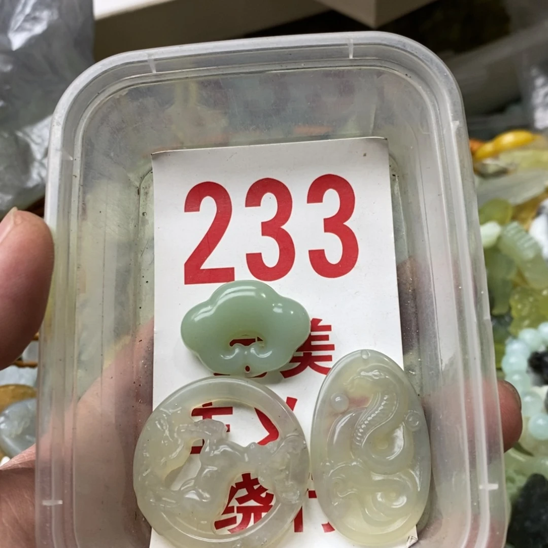 蛇纹石玉挂坠未镶嵌