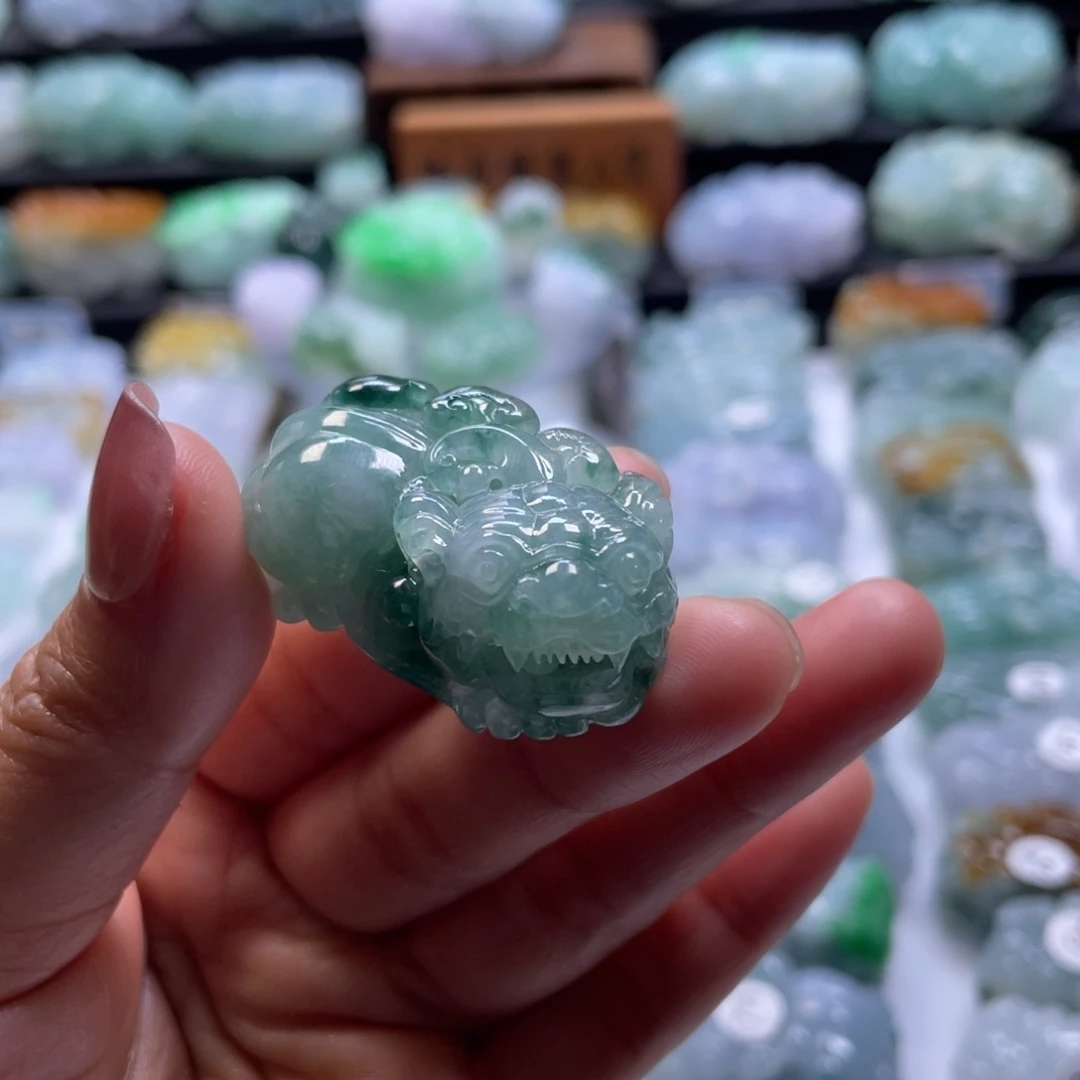 翡翠颈饰未镶嵌貔貅