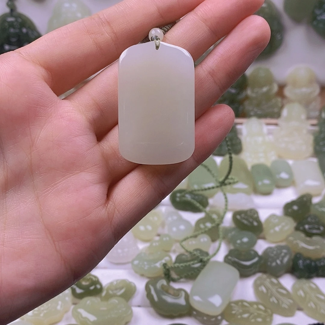 王***)和田玉未镶嵌颈饰