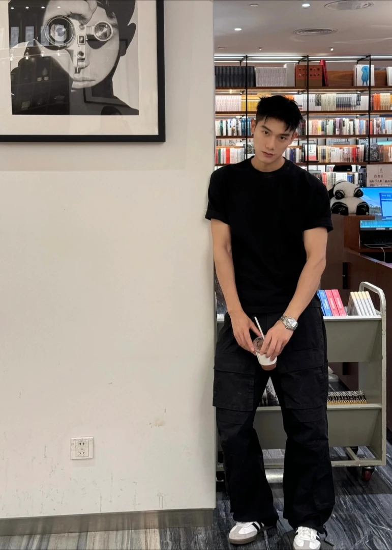 （重磅280g）男士圆领正肩时尚贴身打底T恤