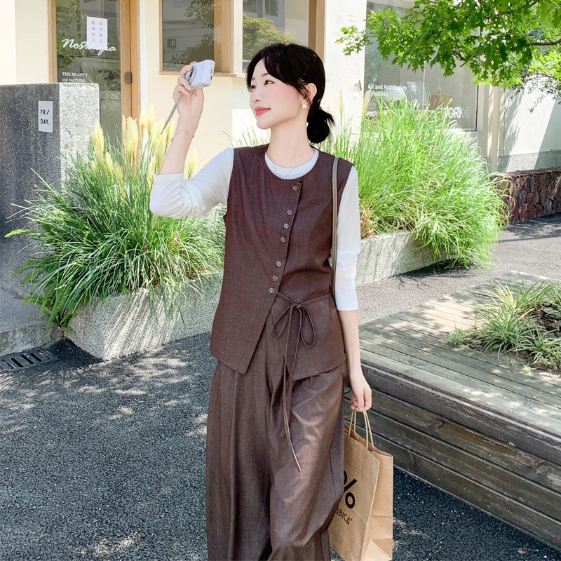 咖色高级感三件套女2025秋新款不规则马甲打底衫阔腿裤一整套穿搭