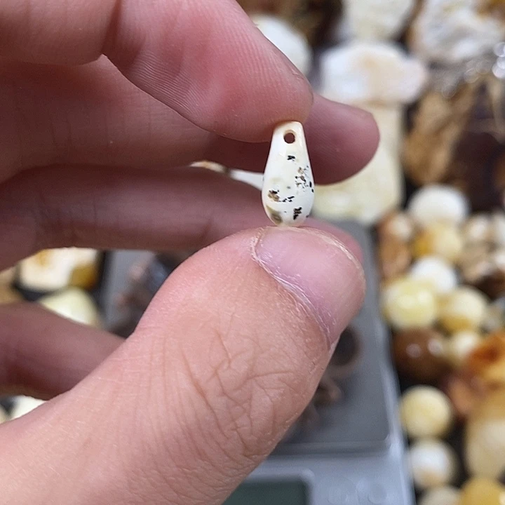 未镶嵌琥珀裸石我