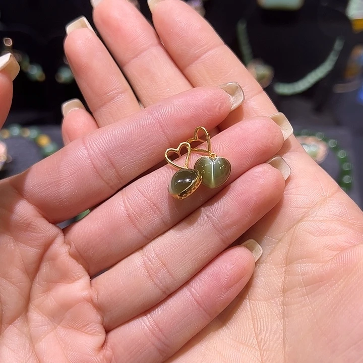 好***好和田玉18K金镶嵌耳饰