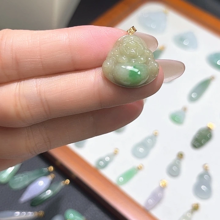 翡翠18K金镶嵌颈饰