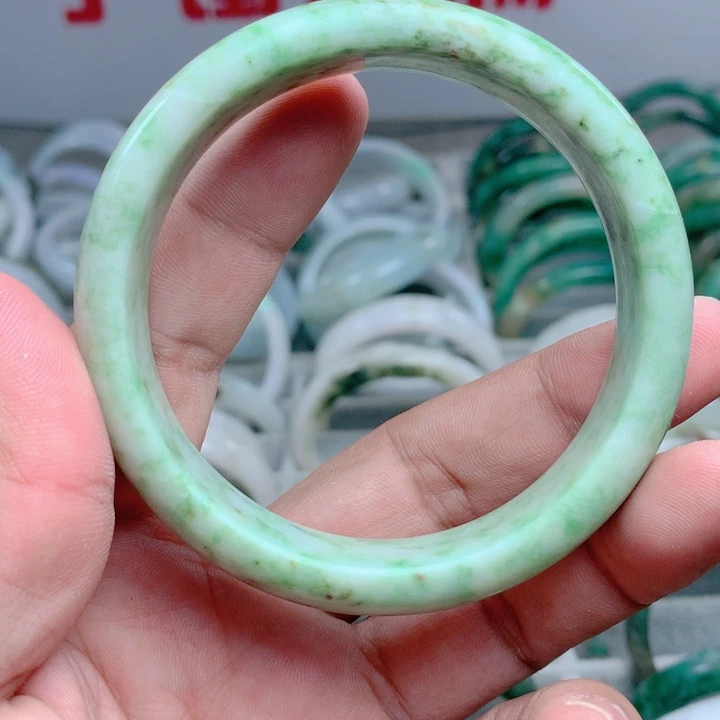 独山玉未镶嵌手镯63+