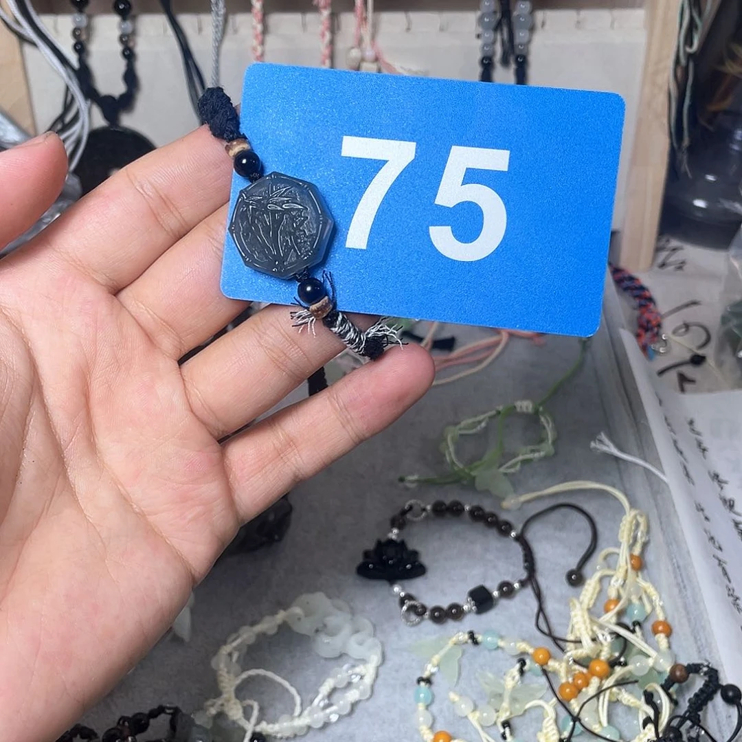 蛇纹石玉颈饰合金