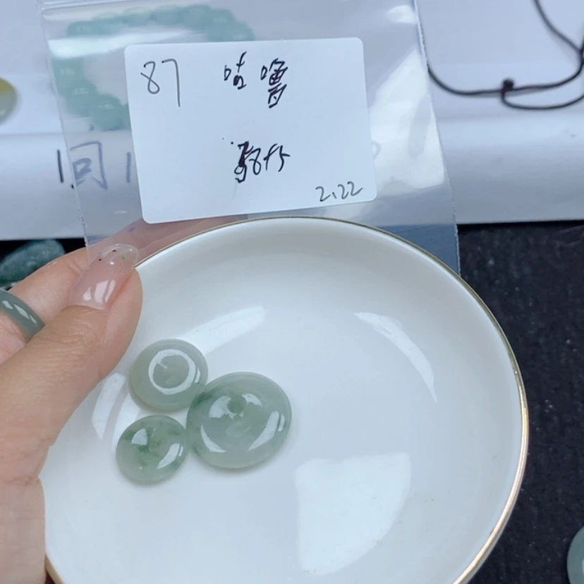 【闪购商品】翡翠颈饰未镶嵌咕****驴
