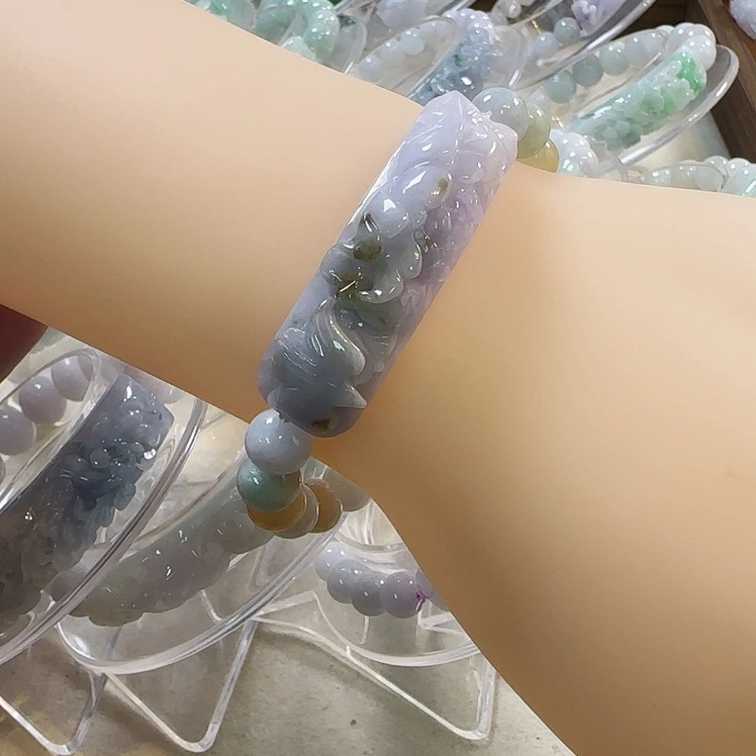 翡翠未镶嵌颈饰手牌