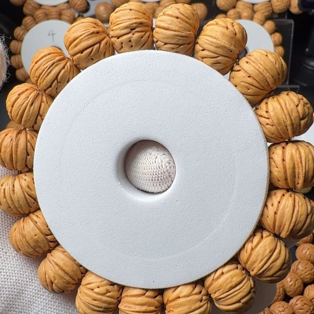 L***c桃核手串树王纽扣