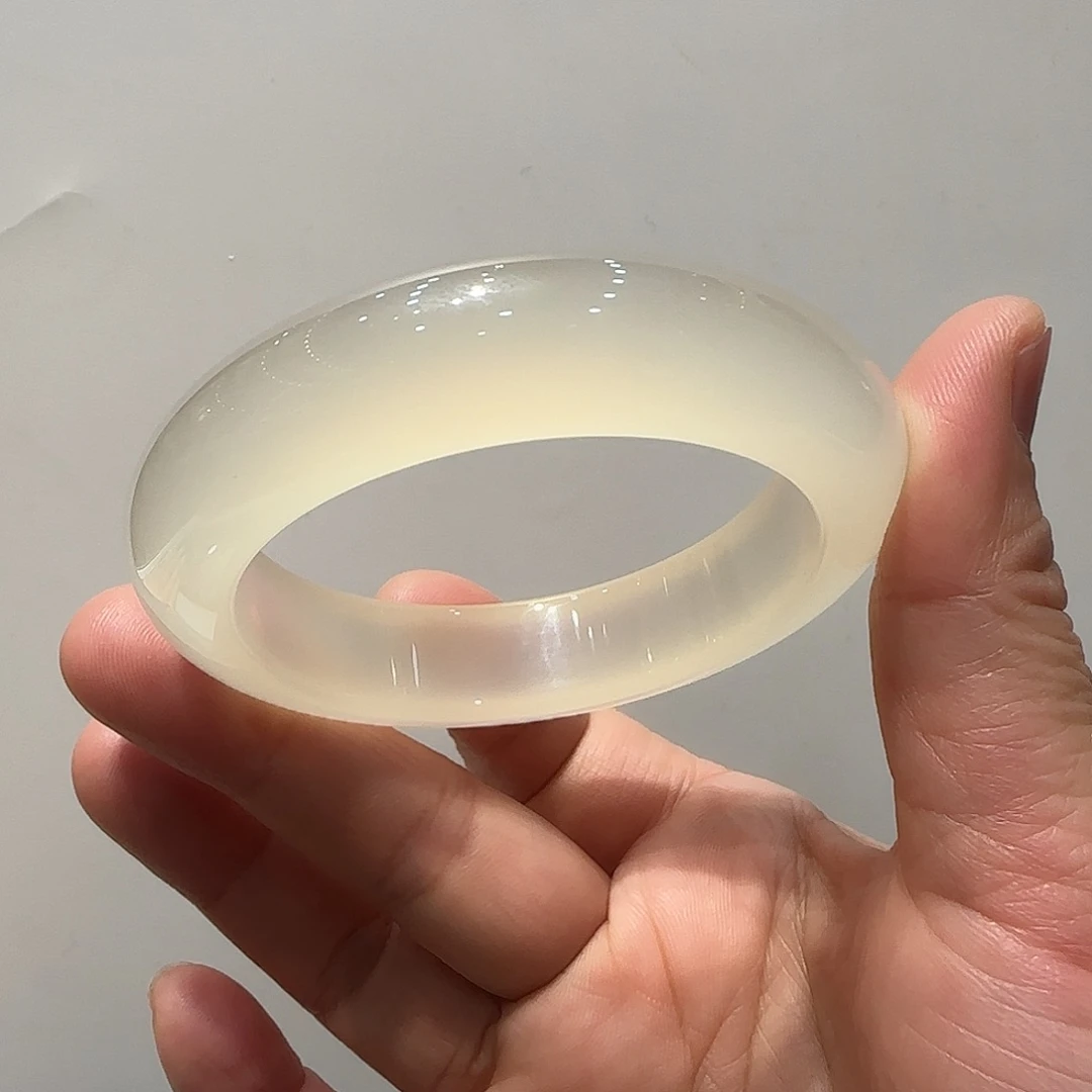 玛瑙/玉髓手镯未镶嵌简***?