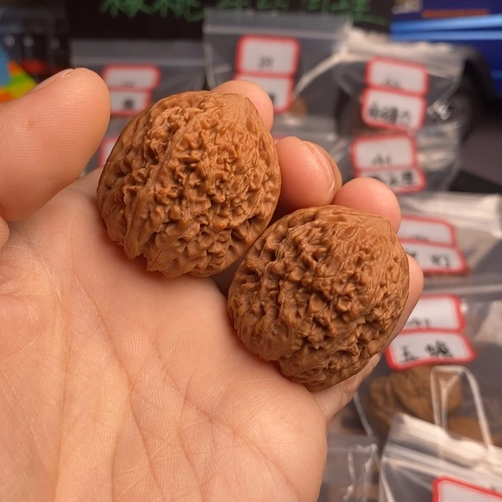 文玩核桃把件36蒜头练手红皮46克