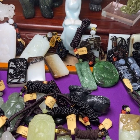 未镶嵌手镯和田玉（糖玉）浮***?