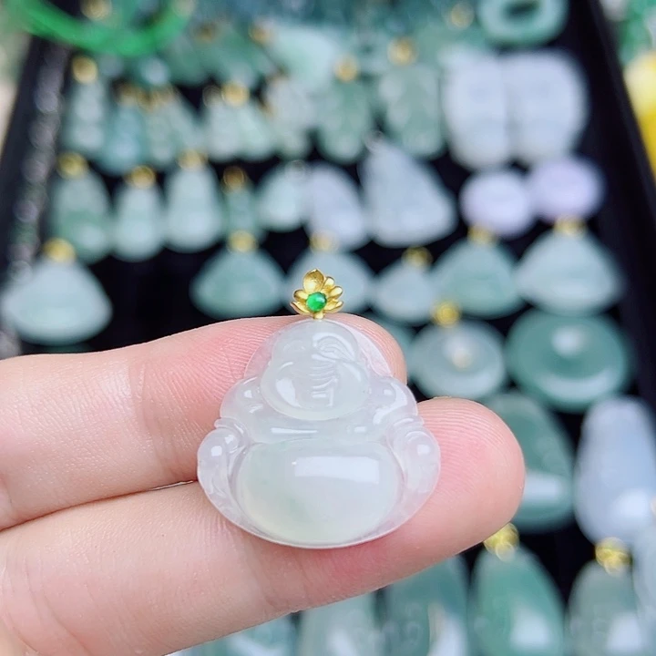 翡翠18K金镶嵌颈饰翡翠