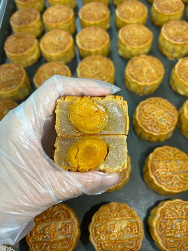 经典手工莲蓉蛋黄月饼（8粒装）