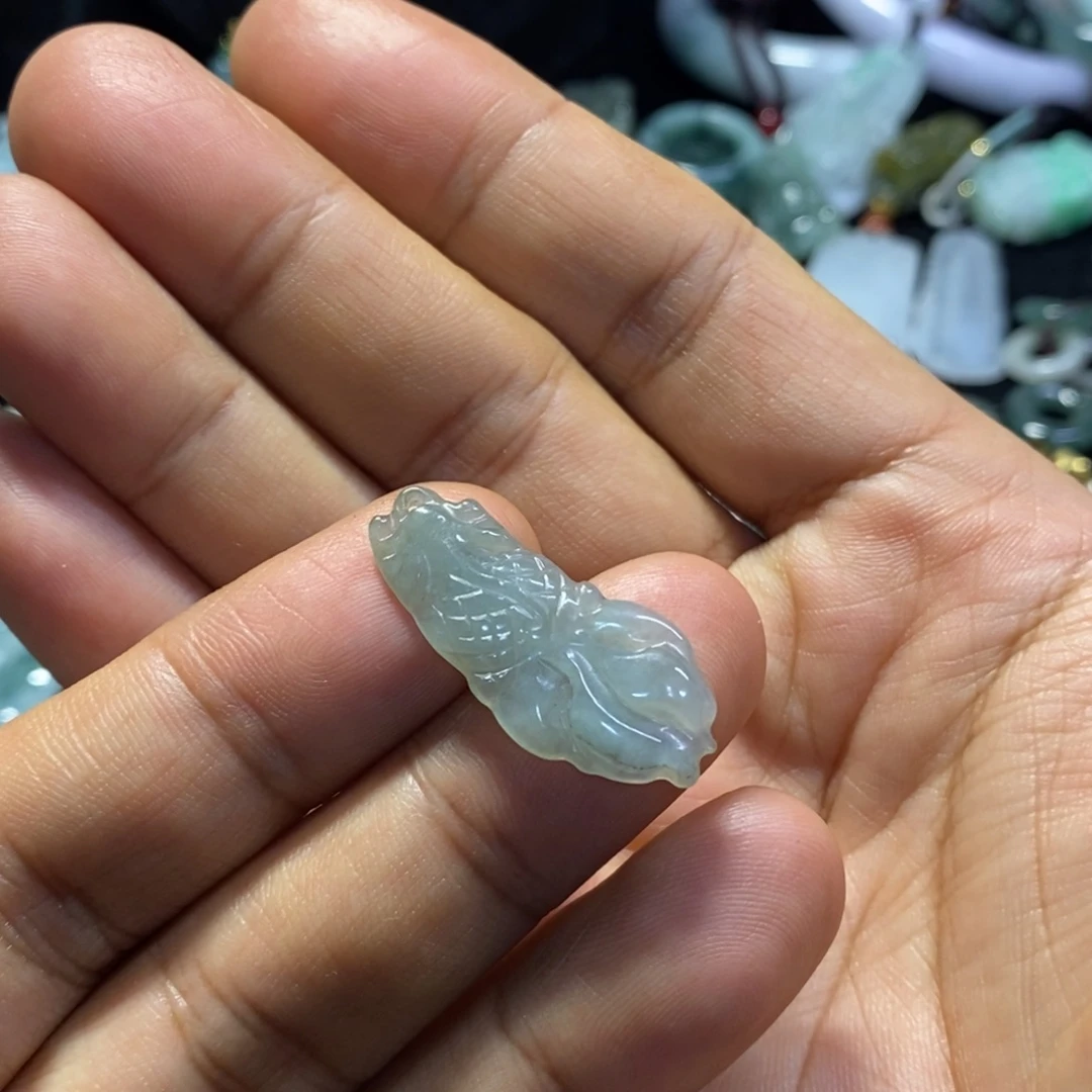 翡翠未镶嵌颈饰天然缅甸翡翠A货金鱼吊坠微瑕