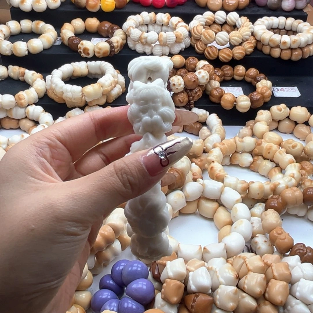 吊坠白玉菩提白色九尾狐28卡