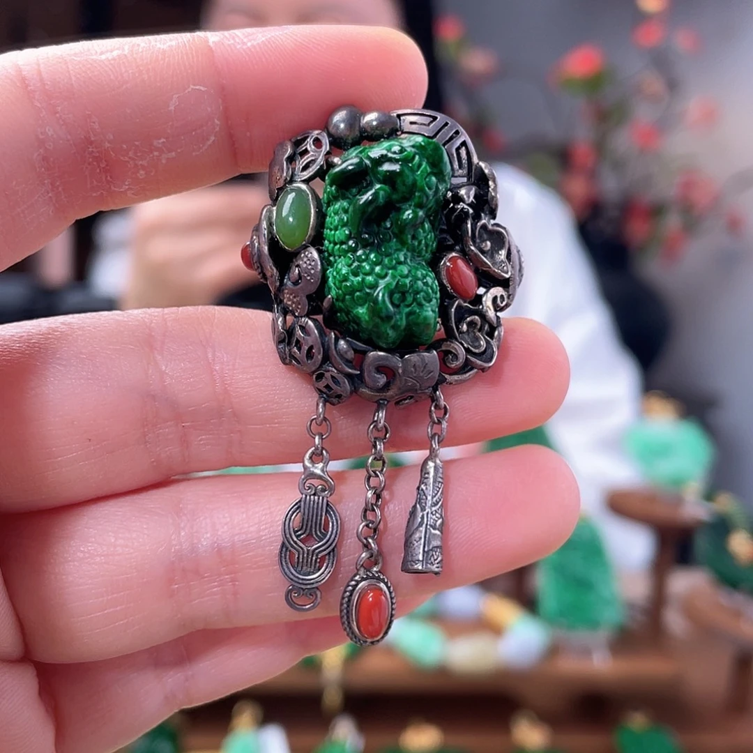 翡翠未镶嵌吊坠(赠链)