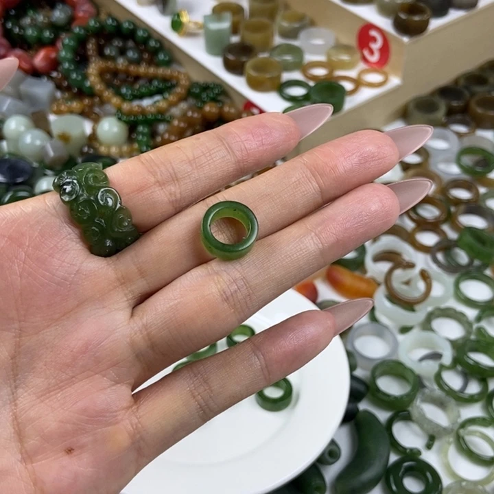 和田玉未镶嵌珠宝半成品送**?