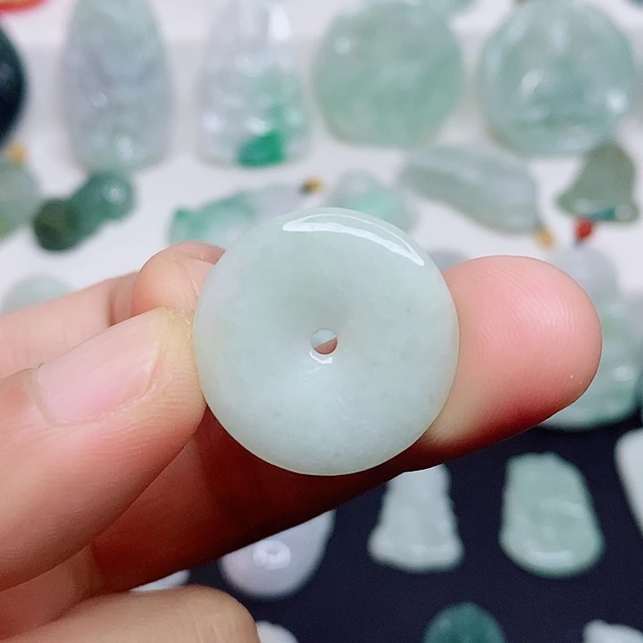 翡翠未镶嵌颈饰吊坠