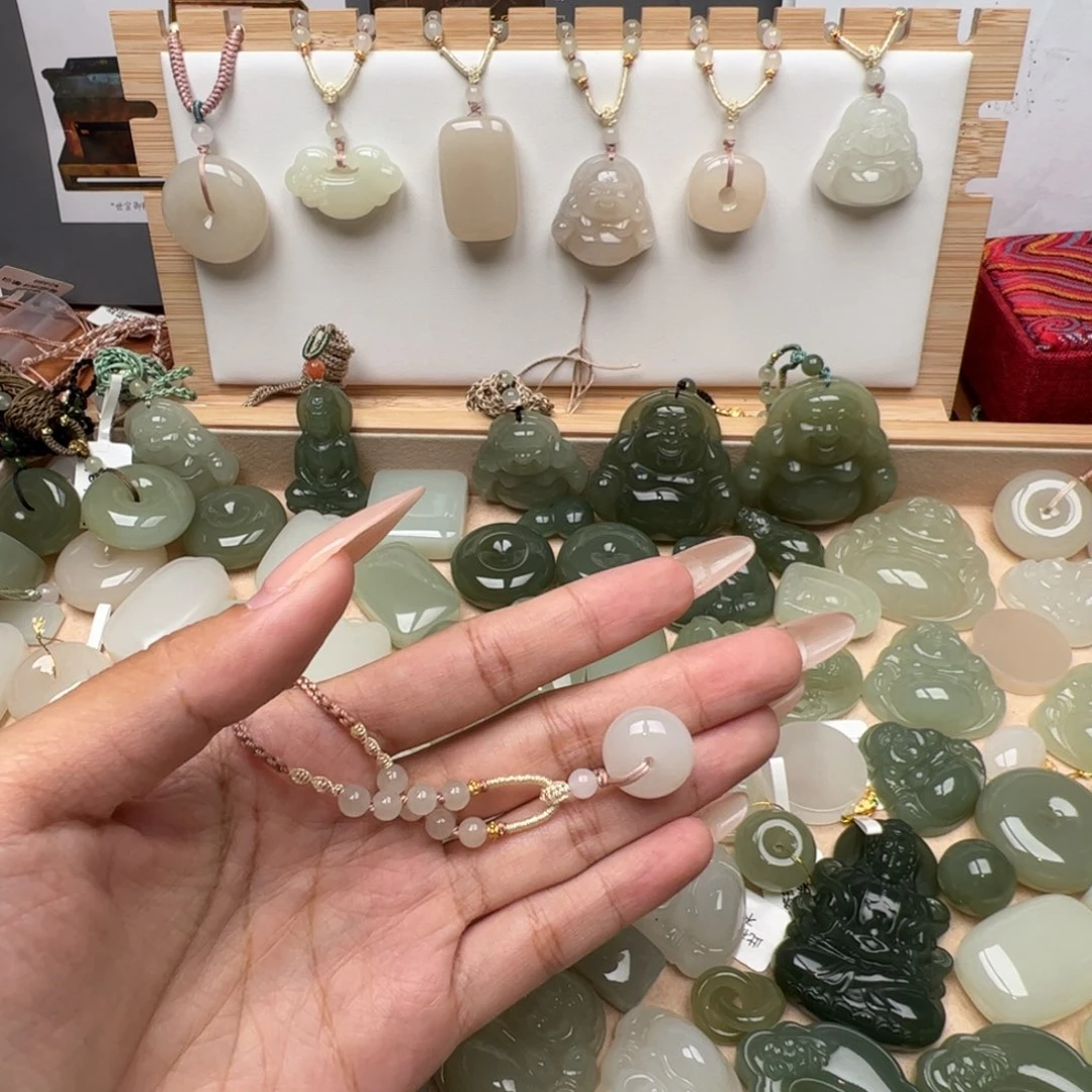 和田玉未镶嵌颈饰