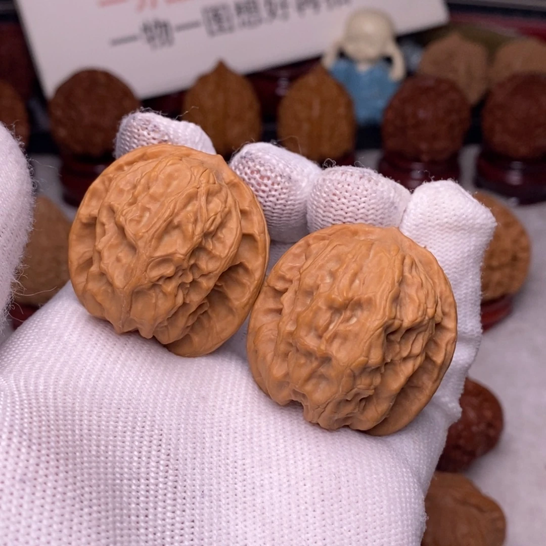 文玩核桃吊坠36 野狼