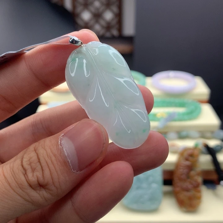 翡翠未镶嵌颈饰吊坠