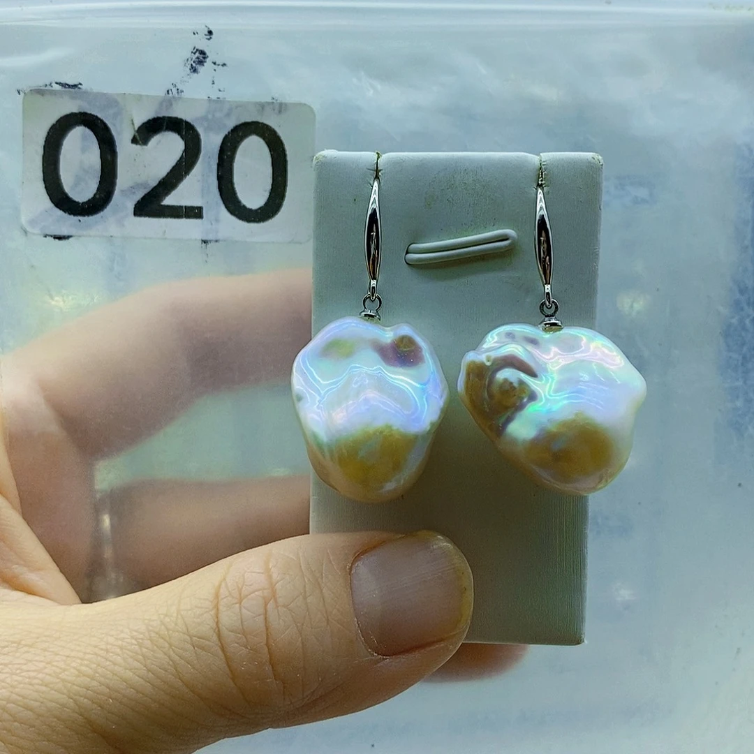 颈饰18K金镶嵌淡水珍珠