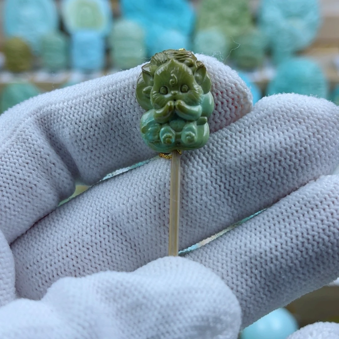 绿松石未镶嵌珠宝奇石