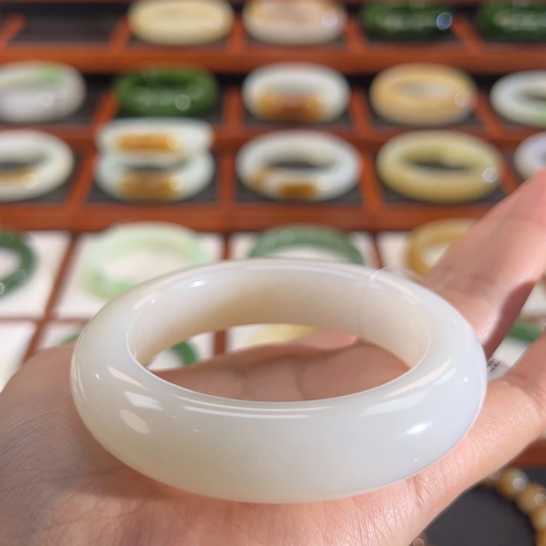 和田玉（糖玉）未镶嵌手镯月光糖白