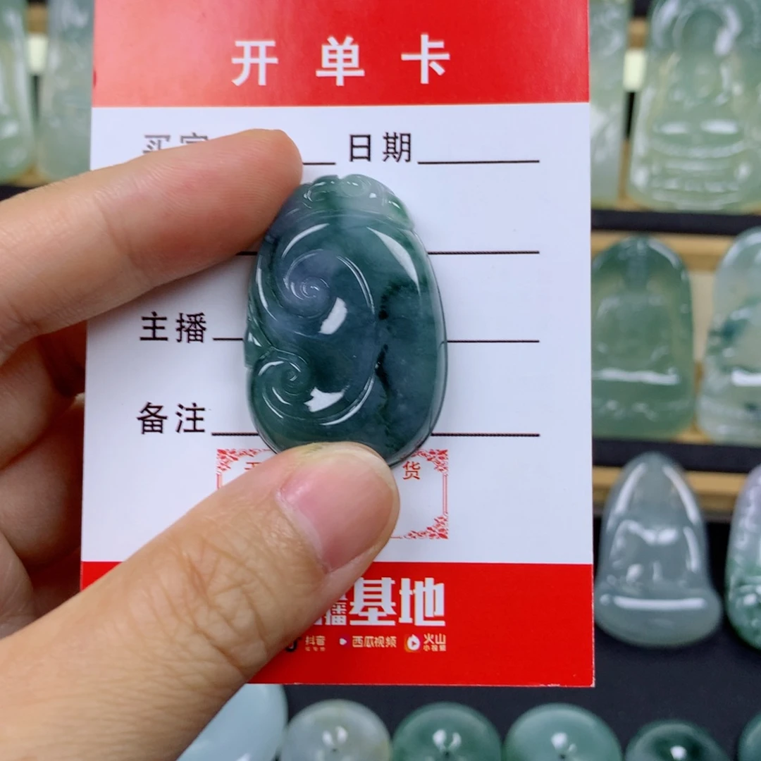 翡翠未镶嵌颈饰如意