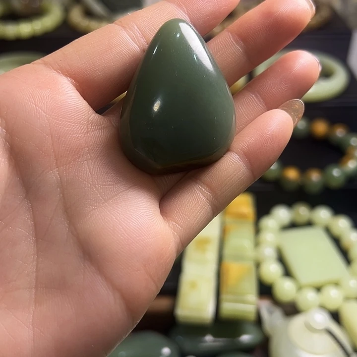 骑***机和田玉未镶嵌颈饰