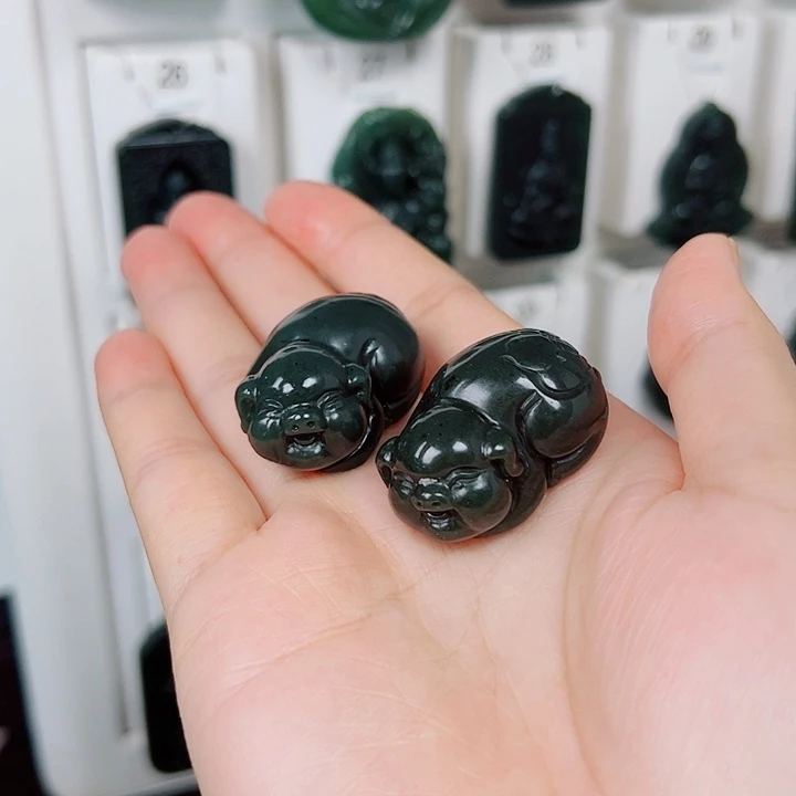 蛇纹石玉颈饰未镶嵌