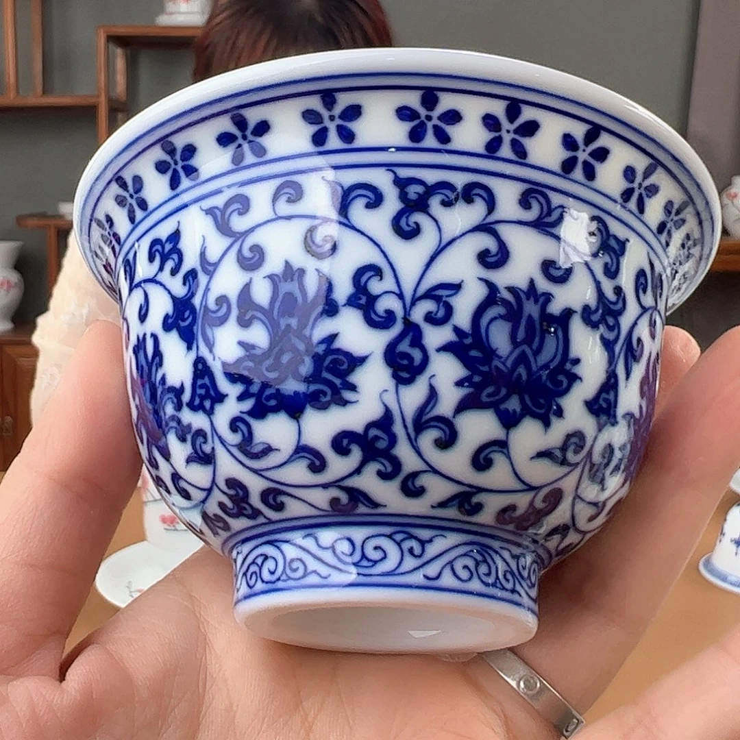 青花缠枝莲压手杯（内绘花心）