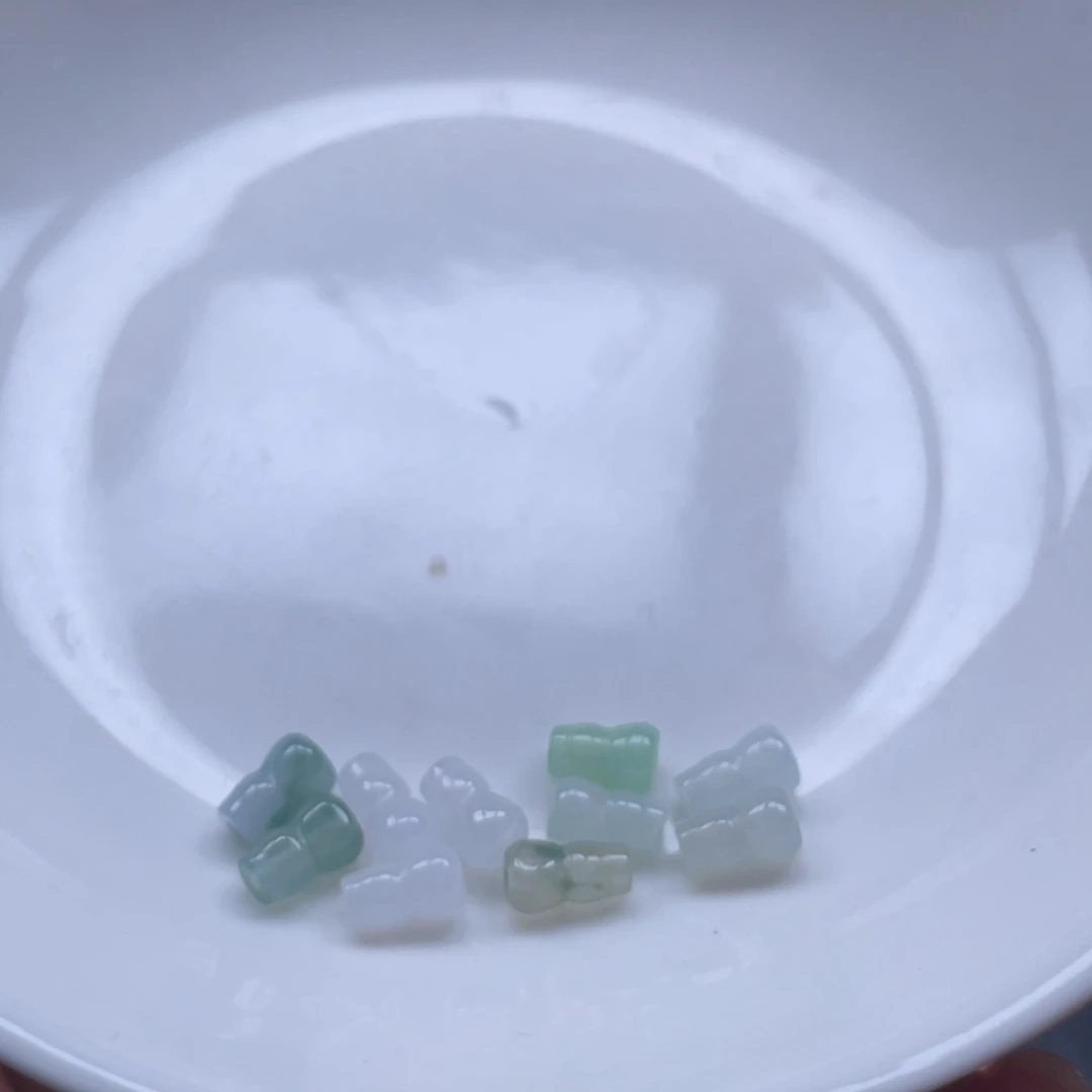 翡翠未镶嵌颈饰通孔葫芦