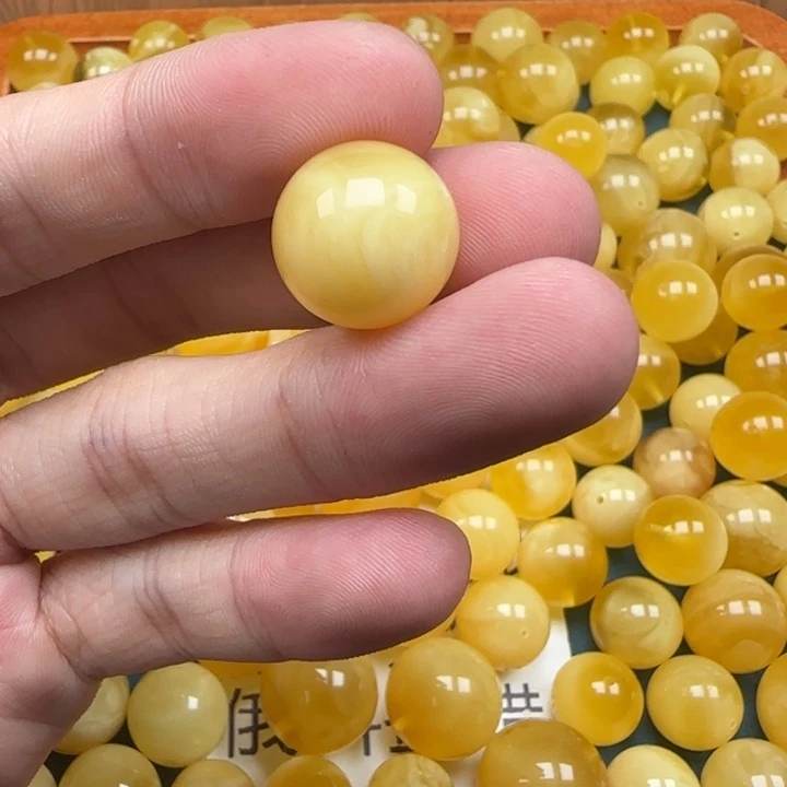 未镶嵌琥珀裸石天然366