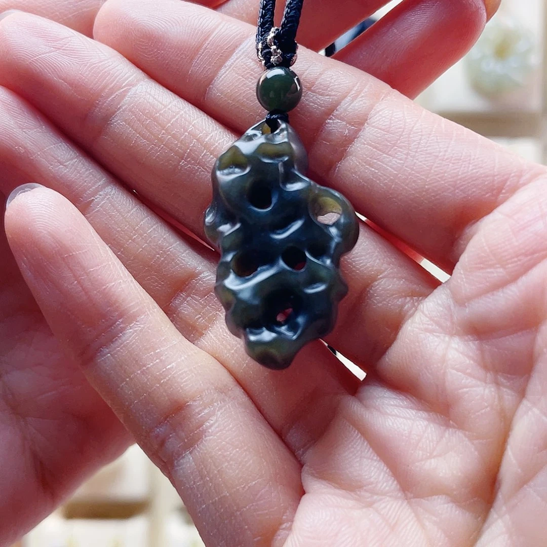 和田玉未镶嵌吊坠(赠链)